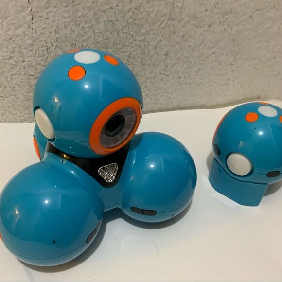 Wonder Workshop Dash Robot. - Picture 4 of 6